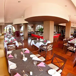 Paramount Tower Hotell